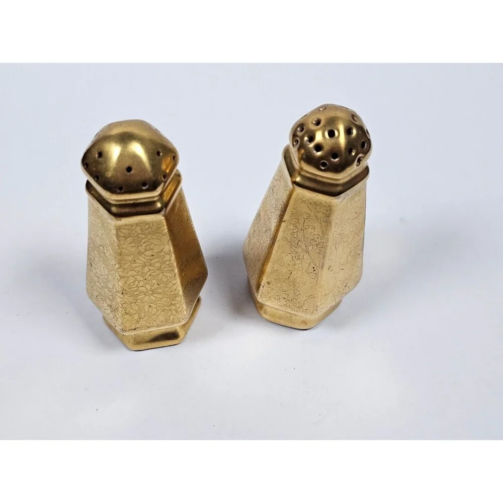 Gold Color Salt and Pepper Shaker Set Unbranded Lightweight Material